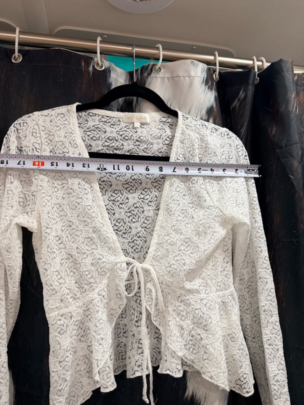 Elegant White Lace Women’s Top - Picture 4 of 4
